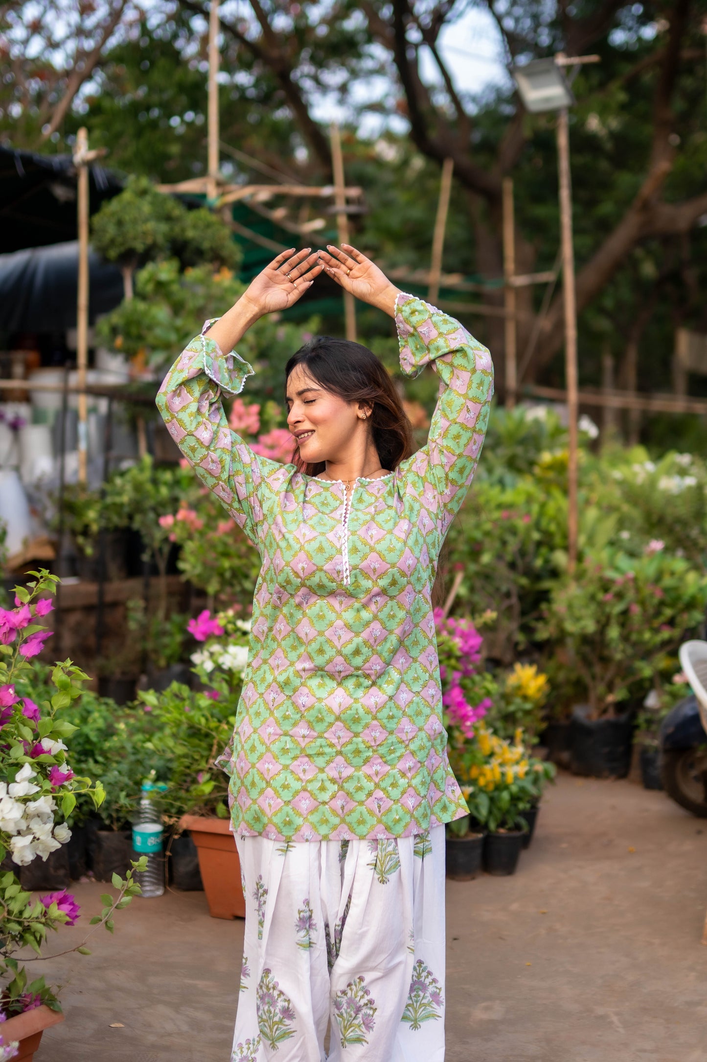 Zarah-E-Bahaar: Kurta & Farshi Salwaar Set