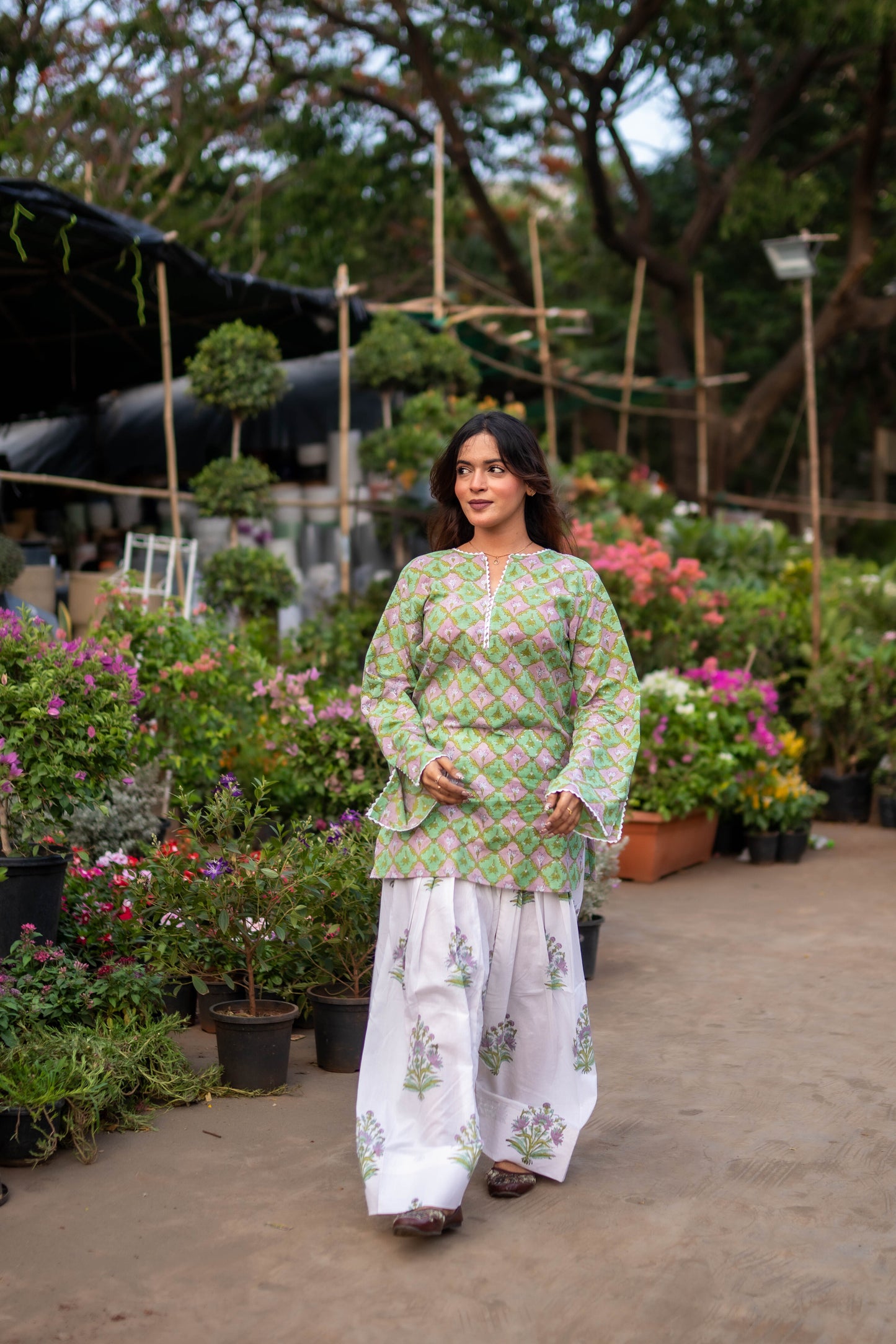 Zarah-E-Bahaar: Kurta & Farshi Salwaar Set